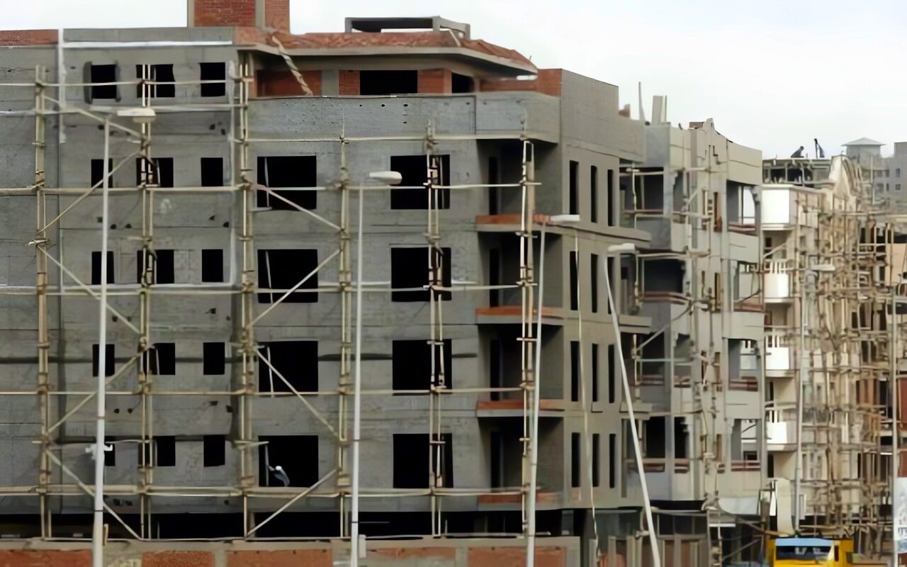 بعد توصيات منتدى مصر 2026 وتحركات الحكومة.. تفاصيل تعديلات قانون التصالح في مخالفات البناء منذ 2019