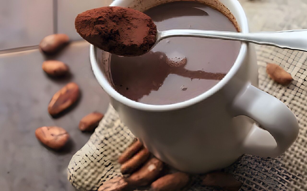 مشروب الطقس البارد.. ماذا يحدث للجسم عند تناول الكاكاو؟