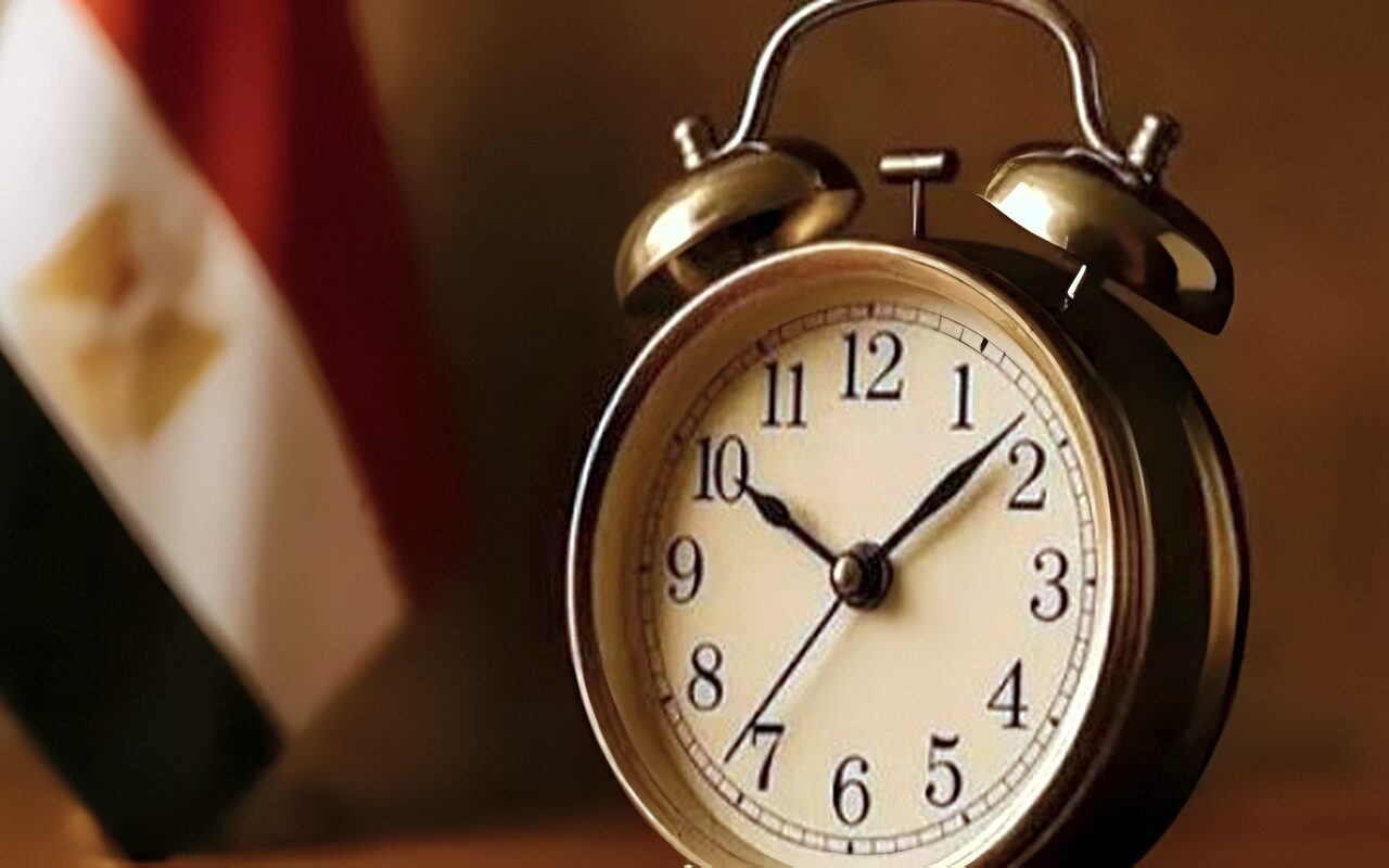 التوقيت الشتوي 2026.. موعد تأخير الساعة في مصر وخطوات ضبطها