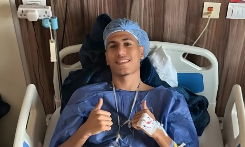 جراحة ناجحة لمهاجم شباب الأهلي بعد إصابته بقطع في الرباط الصليبي