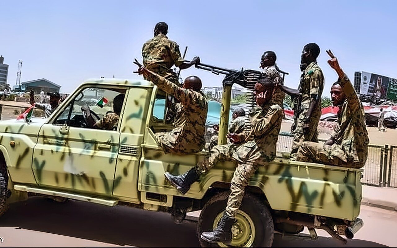 مصطفى بكري: الجيش السوداني يحقق تقدما ميدانيا والشعب متمسك بعودة الدولة