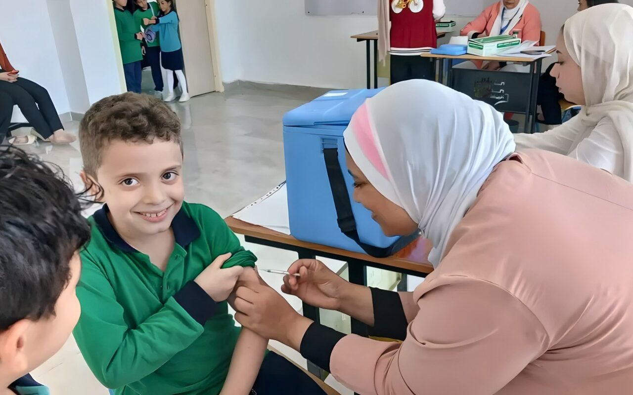 بنسبة 56%، الصحة: تطعيم 12 مليون طفل ضد الحصبة خلال 4 أيام
