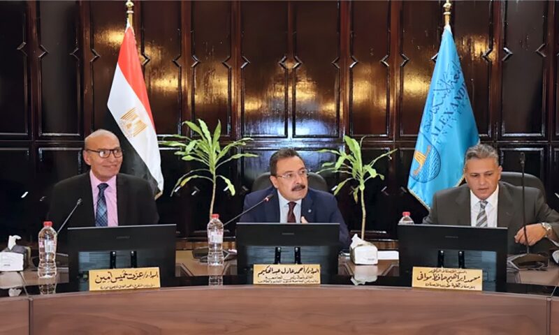 جامعة الإسكندرية تؤكد تعزيز التواصل مع الطلاب وتطوير اللوائح الدراسية ودعم الرياضيين