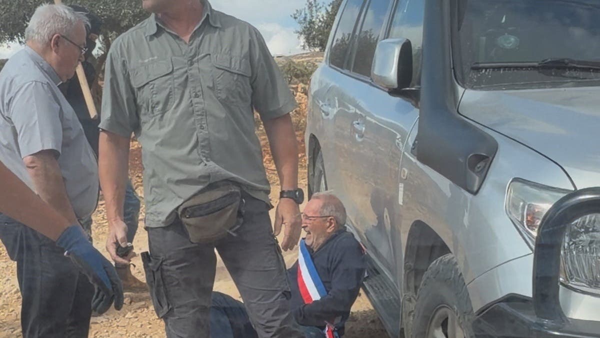 هاجموا أميركية ووفدا أوروبيا بالضفة.. إسرائيل تعتقل مشتبها بهم