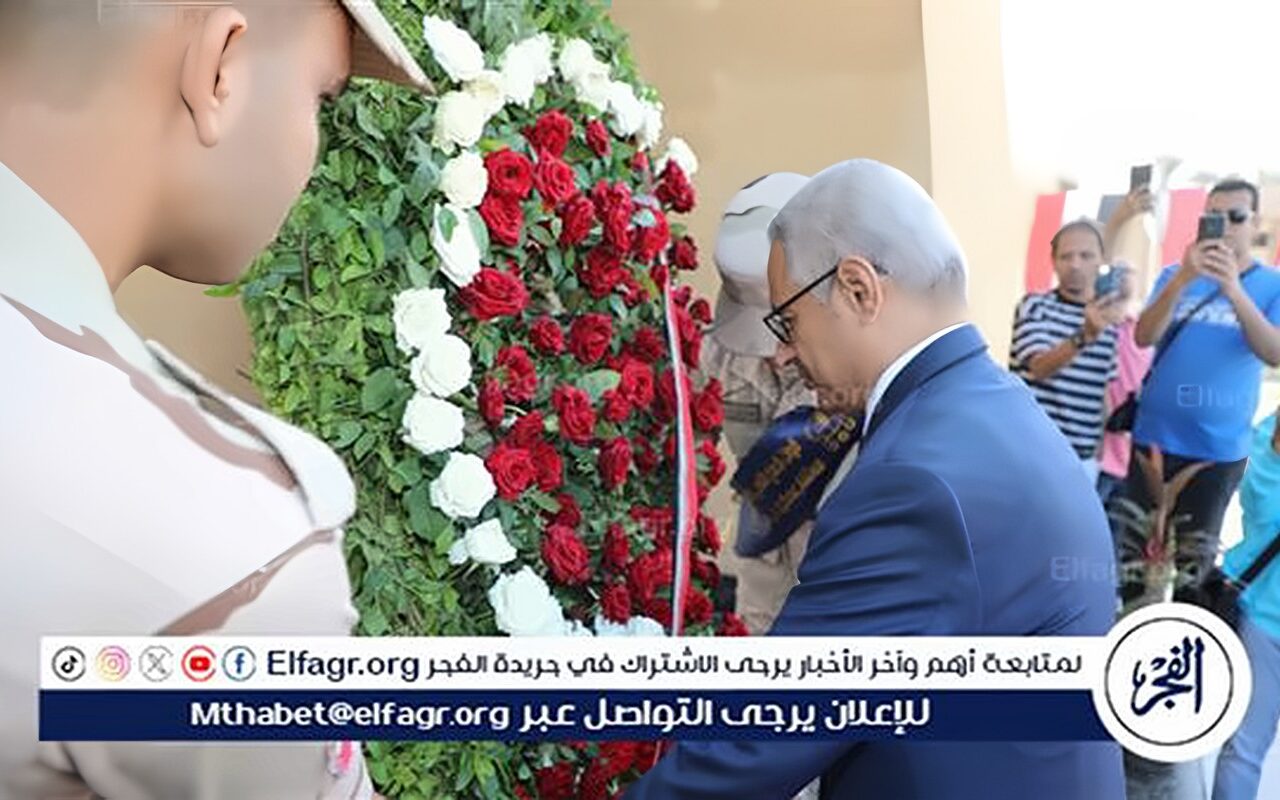 محافظ بني سويف يضع إكليل الزهور على النصب التذكاري للشهداء في ذكرى نصر أكتوبر