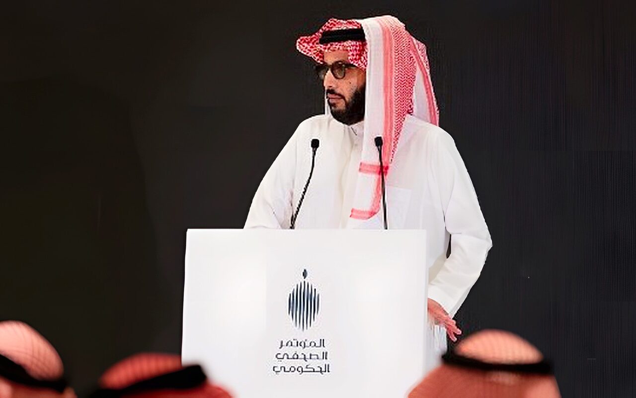 اللهم احفظ وطني.. تركي آل الشيخ يوجه رسالة بعد استهداف مطار الرياض