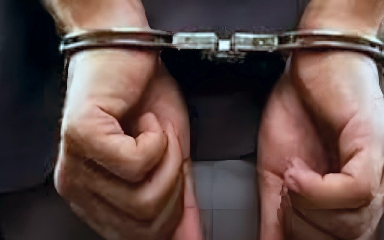 شخص يتهم مدرسًا بالتعدي بالضرب على حفيده داخل سنتر دروس في البحيرة