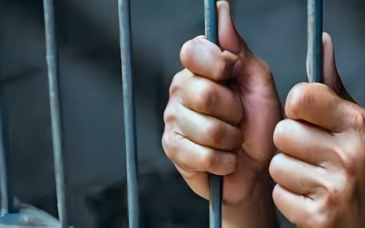 ضبط سائق توك توك تعدى بسلاح أبيض على عامل جمع قمامة ببولاق الدكرور