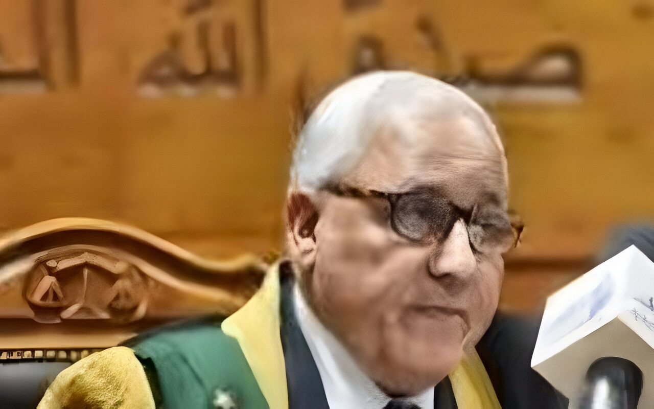 قرار عاجل في محاكمة 12 متهما وإعادة إجراءات 3 آخرين في أحداث المنصة