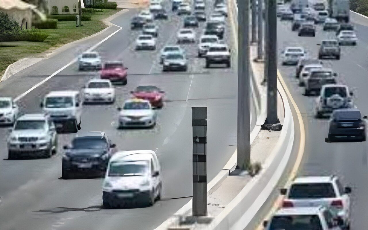النشرة المرورية.. سيولة أعلى المحاور والميادين وانتشار أمني مكثف