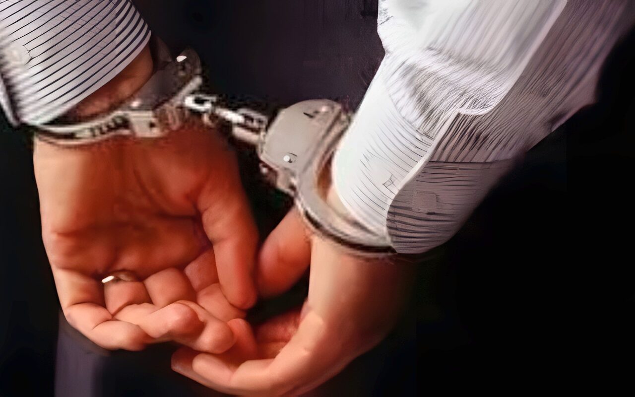 حيلة الأقفال الحديدية تقود مباحث جرجا لكشف سرقة 3 شقق لطبيب أسنان.. وضبط المتهم وإعادة المسروقات