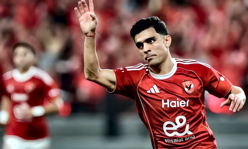 سقف مالي وتفاوض مؤجل.. ماذا يحدث بين الأهلي وأشرف بن شرقي؟