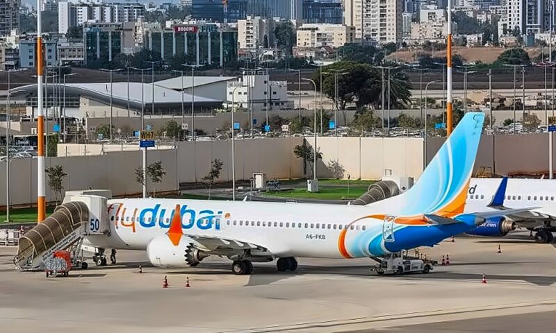 الصور الأولى لمساعد طيار رحلة “فلاي دبي” بعد السيطرة عليه داخل الطائرة