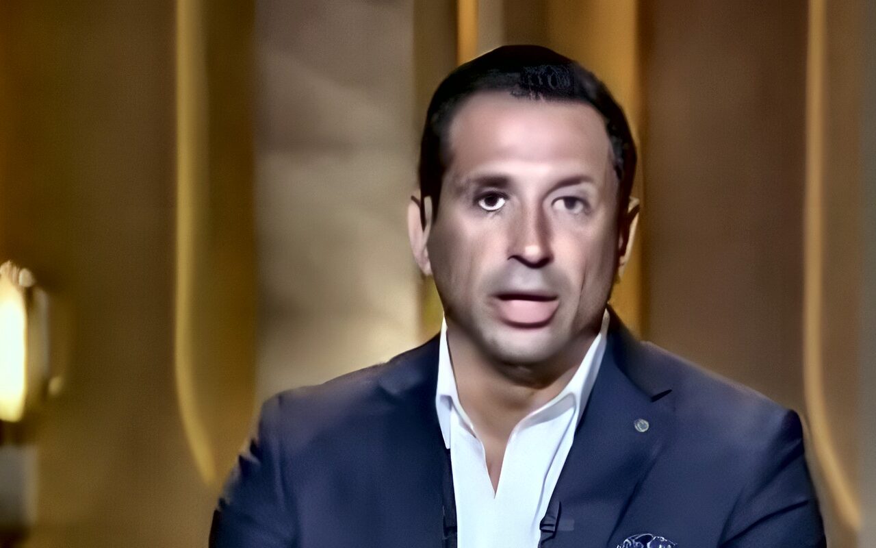 (عناية رئيس شيفت لإجازة النشر) أحمد سالم يسخر من تراجع الأهلي: بدأت أشك في مؤامرة زملكاوية لإسقاط الفريق
