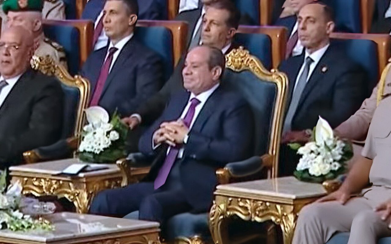 السيسي من الندوة التثقيفية للقوات المسلحة: التحديات أكبر من أي رئيس أو جماعة.. وإرادة المصريين قادرة على تجاوزها