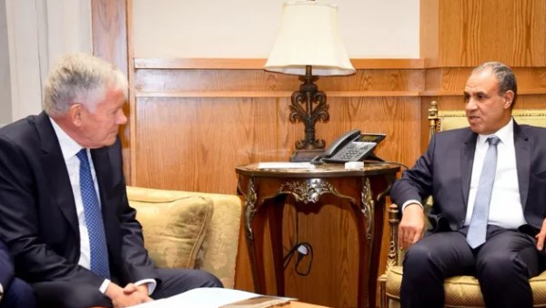 مصر وفرنسا تتحركان لدعم حل الدولتين.. زعبد العاطي يبحث مع مبعوث باريس تطورات القضية الفلسطينية