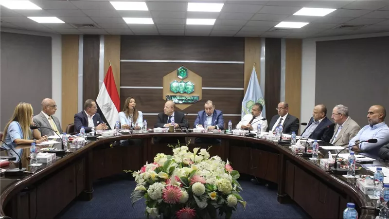 بحضور ممثل اتفاقية التجارة الإفريقية، مستثمرو العاشر يبحثون فرص التصدير لـ 54 دولة