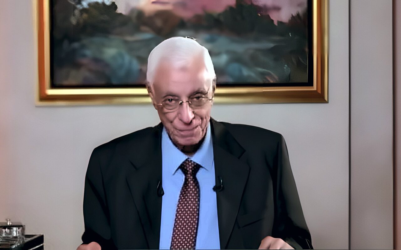 ابعد عن التدخين.. حسام موافي يكشف علاقته بتصلب الشرايين
