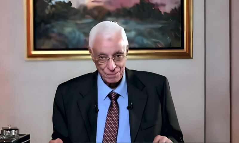 ابعد عن التدخين.. حسام موافي يكشف علاقته بتصلب الشرايين