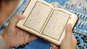 فضل قراءة سورة الملك قبل النوم كل ليلة.. هل تنجي من عذاب القبر؟