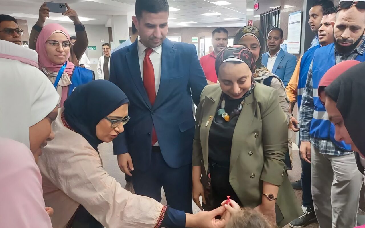 قيادات الصحة بالإسماعيلية تتابع أعمال الحملة القومية للتطعيم ضد الحصبة