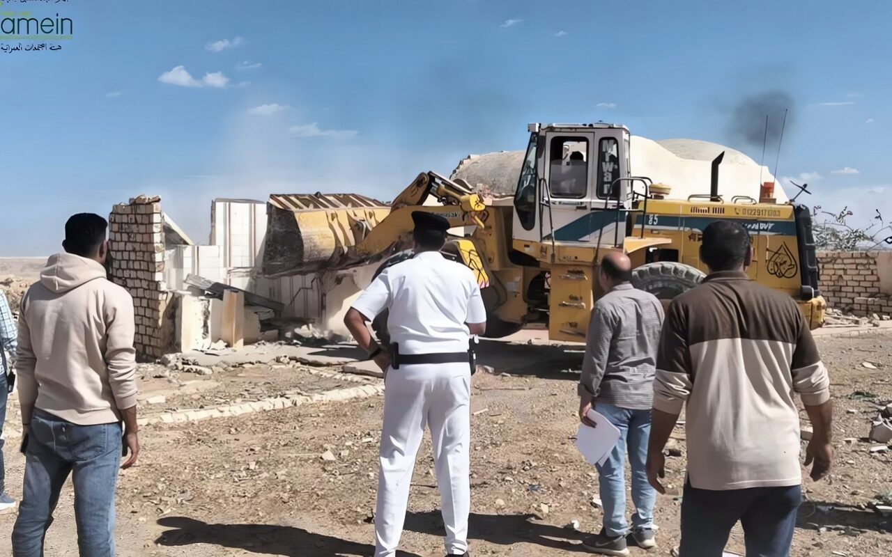 الإسكان تنفذ قرارات إزالة لمخالفات البناء والتعديات على أراضي الدولة بالعلمين الجديدة