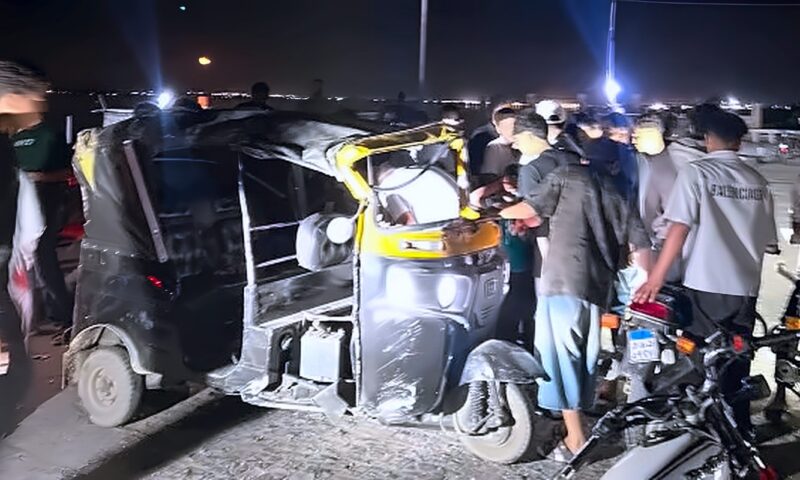 انقلاب توك توك على ضفاف بحيرة قارون بالفيوم وإصابة 3 أشخاص ونقلهم للمستشفى