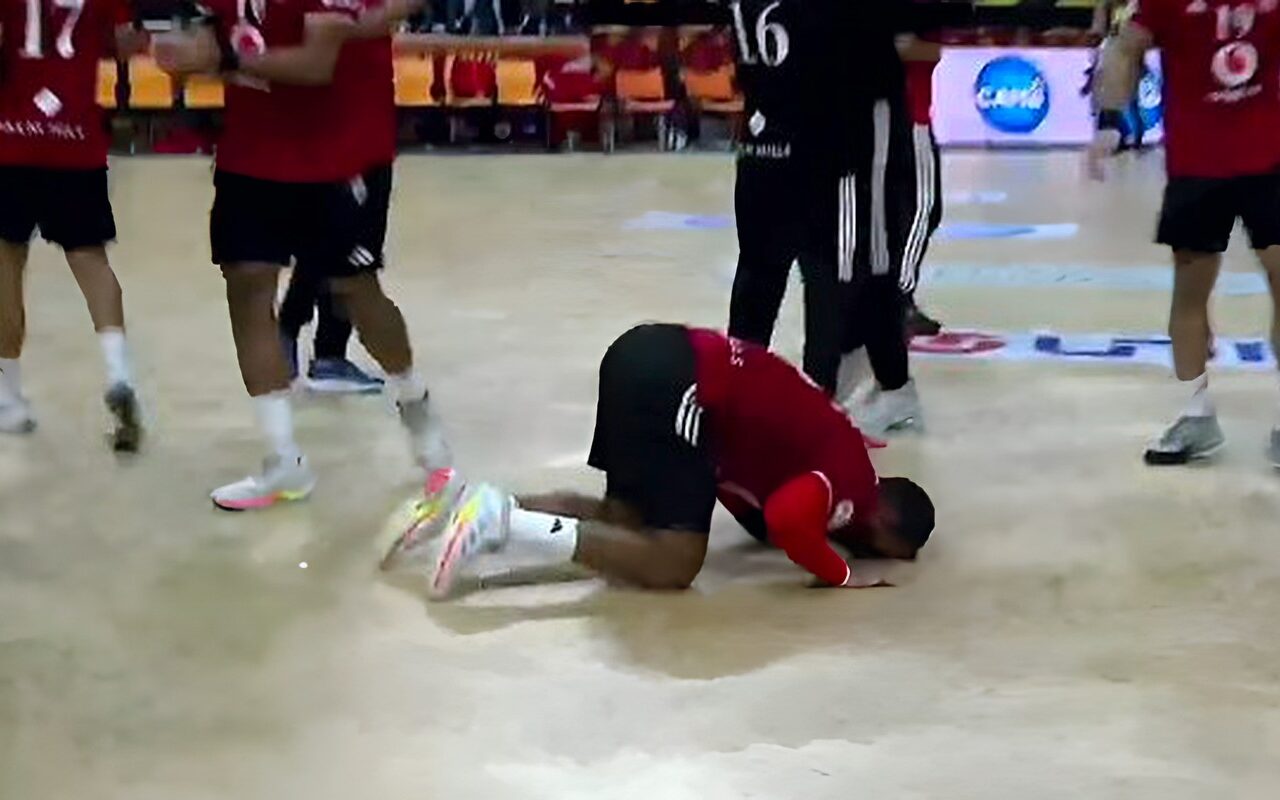 اهرب من الأهلي أروح على فين .. إعلامي يحتفي بتتويج الأحمر بأفريقيا