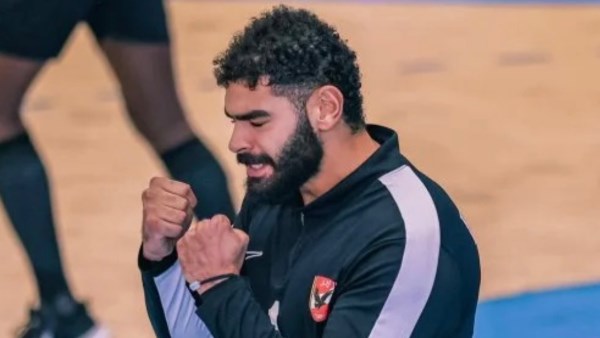 بعد التتويج الإفريقي.. حارس يد الأهلي يستعرض إنجازات الفريق: 19 بطولة في 4 سنوات
