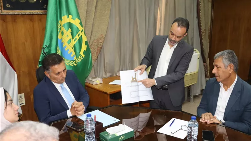 محافظ القليوبية يطرح حلولًا جديدة لجمع القمامة بشبرا الخيمة والخصوص ويشدد على محاسبة المقصرين