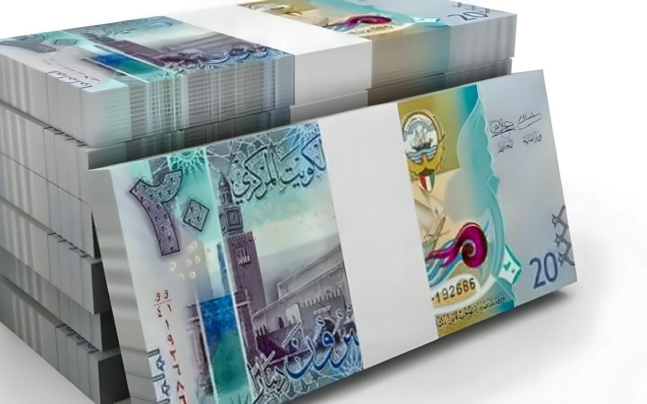 سعر الدينار الكويتي مقابل الجنيه المصري في البنك المركزي (تحديث لحظي)