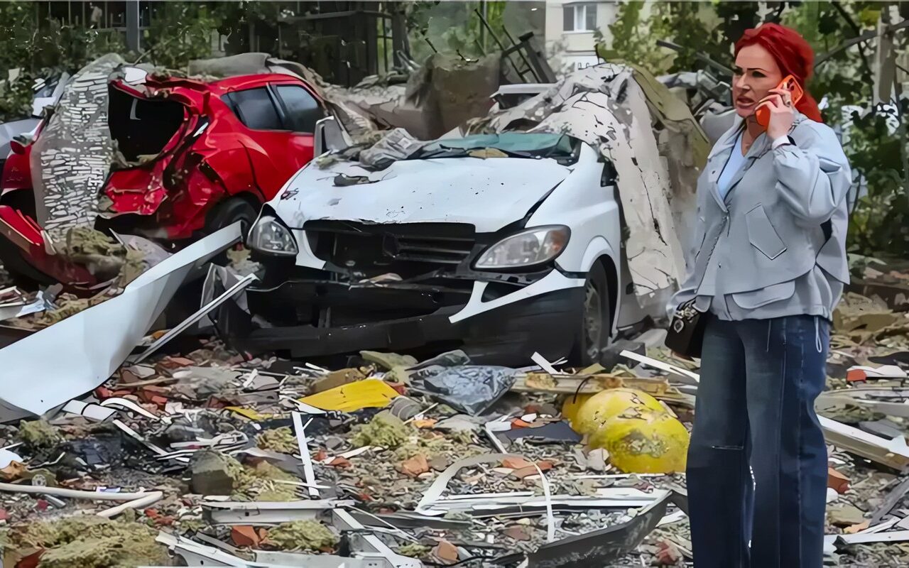 مقتل مدنيين وتدمير بنى تحتية ومصافي النفط، روسيا وأوكرانيا تتبادلان الضربات مع مغادرة مبعوث ترامب