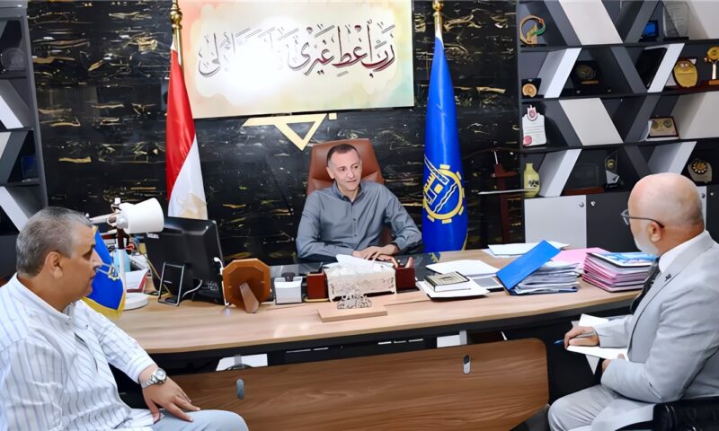 محافظ أسوان يوجّه رئيس شركة المياه الجديد بخطة عاجلة.. تحسين الخدمات وسرعة الاستجابة للشكاوى