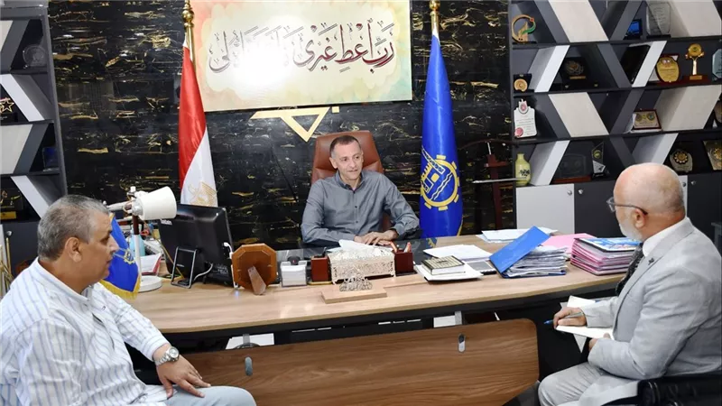 محافظ أسوان يوجّه رئيس شركة المياه الجديد بخطة عاجلة.. تحسين الخدمات وسرعة الاستجابة للشكاوى