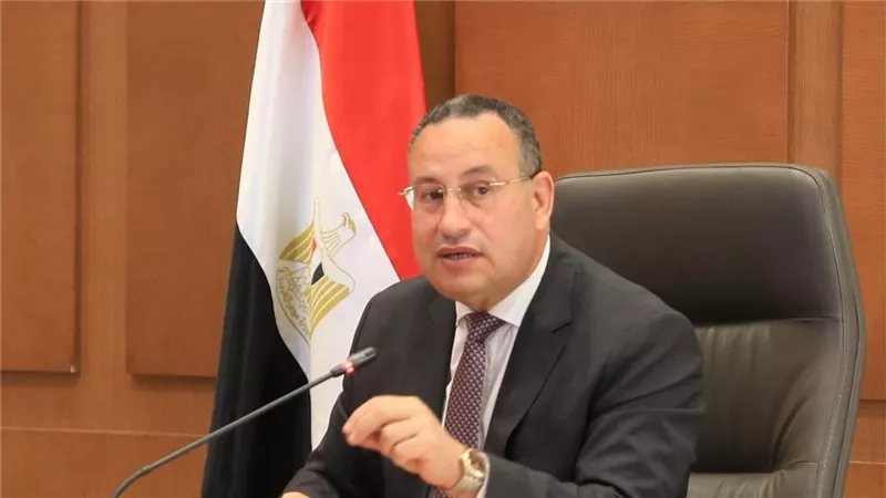 وزير التعليم العالي يتابع الحالة الصحية للطلاب المصابين في حادث تصادم أتوبيس وسيارة نقل ببني سويف