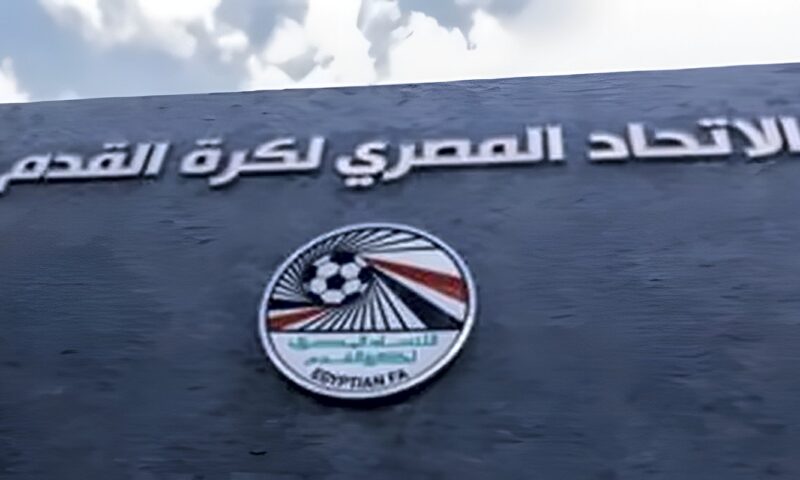 عاوز أقطّع جسمي.. نجم مصر السابق يروي معاناته مع المرض