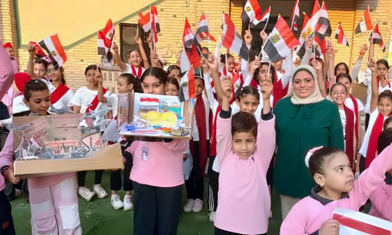 أعلام مصر وصور الرئيس تزين احتفالات طلاب مدرسة الشهيد مبروك بنصر أكتوبر