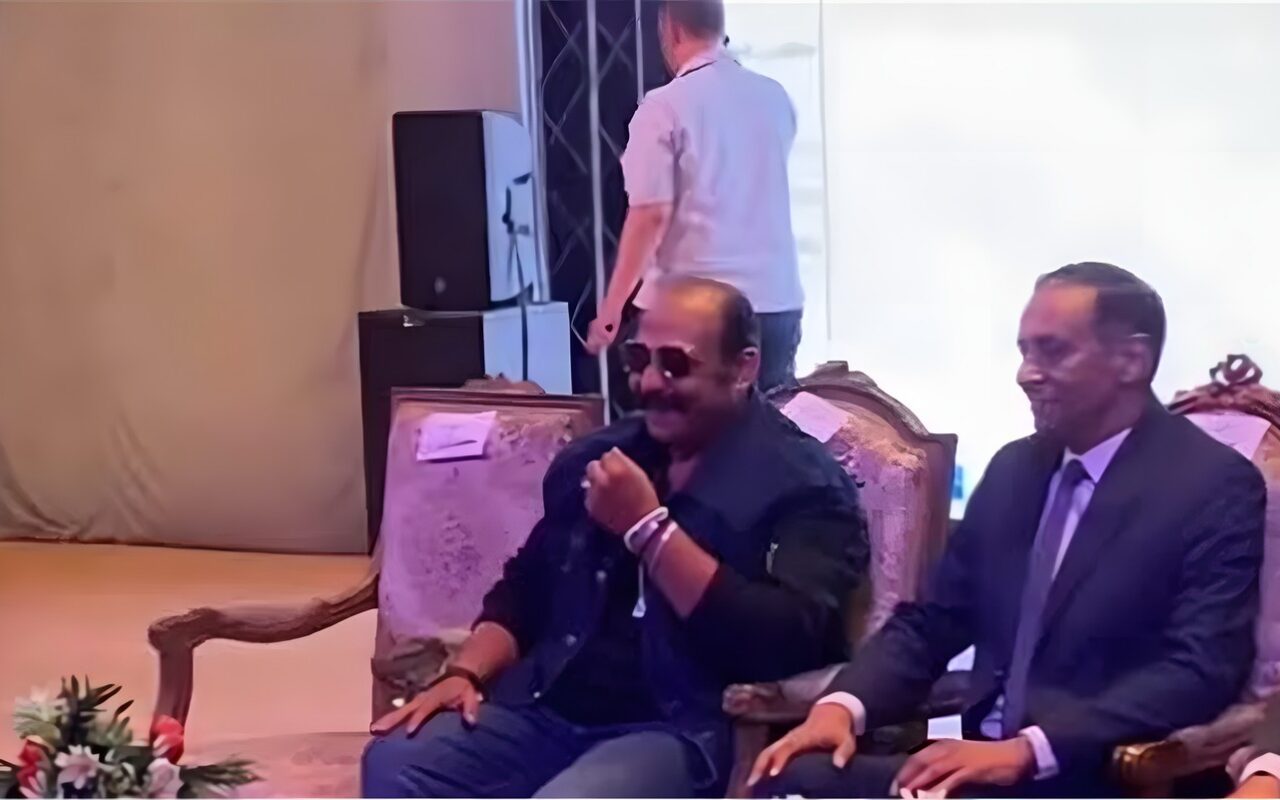 «عاملين إيه يا صيع».. إفيه الفنان محمد ثروت يتسبب في أزمة عقب ندوة تثقيفية بجامعة بني سويف (فيديو)