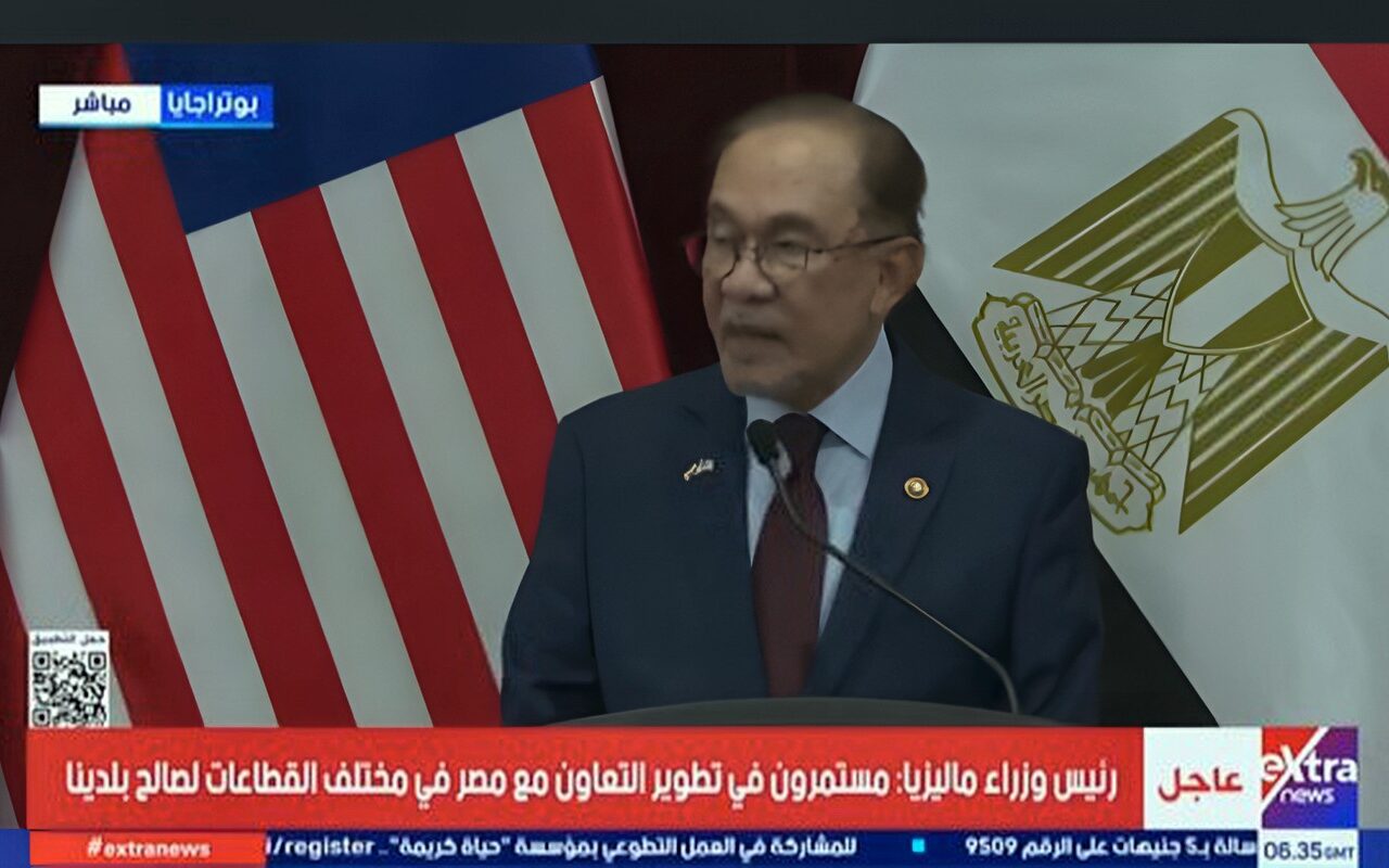 رئيس وزراء ماليزيا مرحبا بالرئيس السيسي: يسعدني استقبال صديقي العزيز