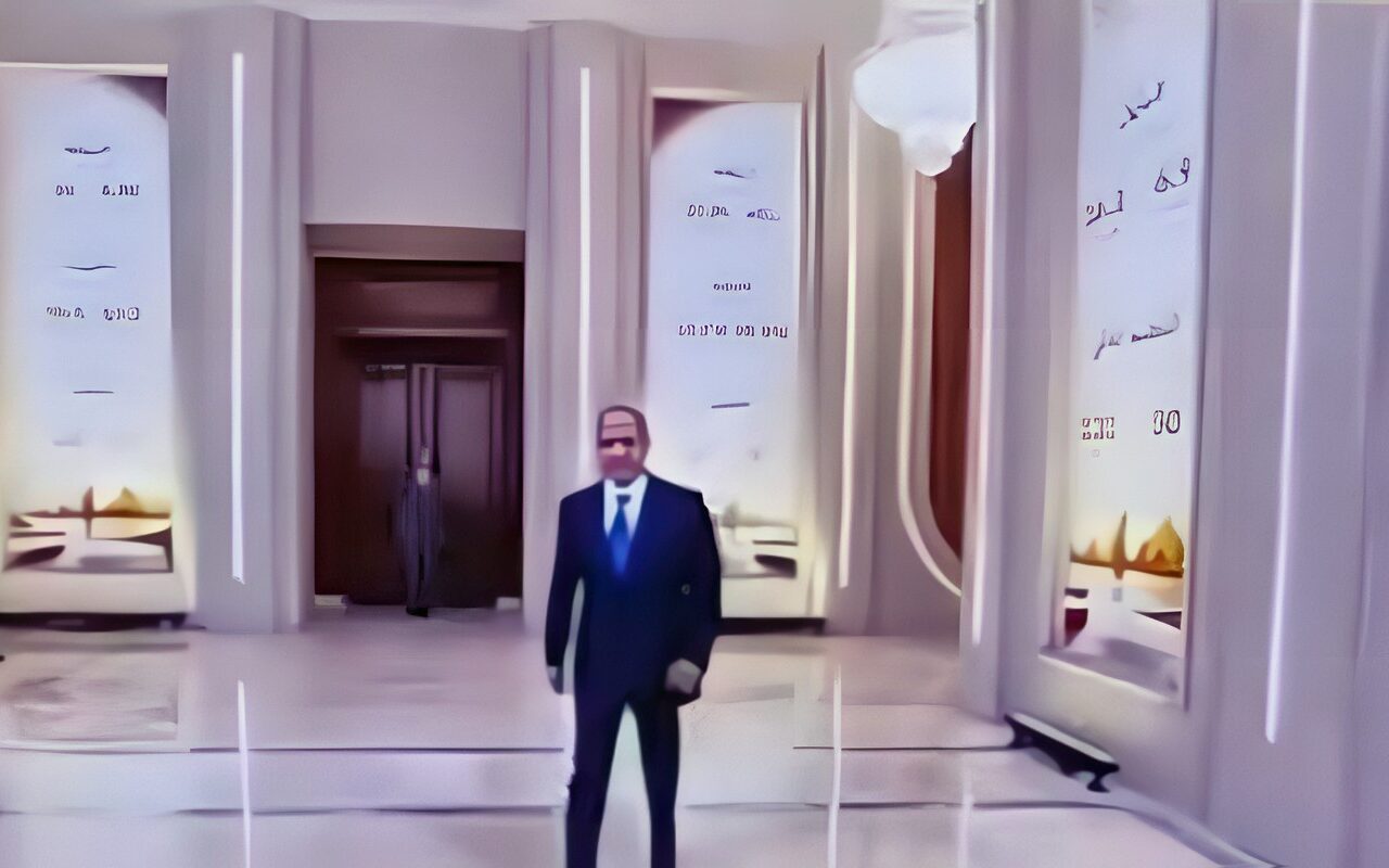 الرئيس السيسي يصل لحضور جلسة «مسيرة الطاقة المصرية» بمنتدى مصر