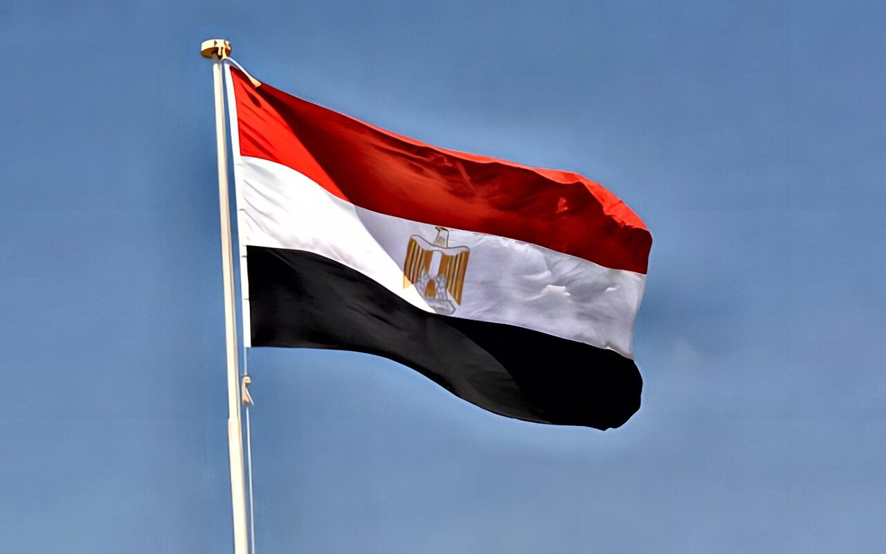 مصر ترفض استهداف مطار الملك فهد بالدمام وتحذر من تصعيد التوترات بالمنطقة