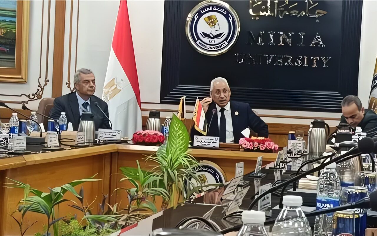 مش بتعامل مع مقاولين، رئيس جامعة المنيا: تنفيذ المشروعات الإنشائية بالتعاون مع جهات رسمية
