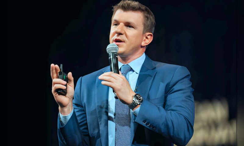 اتهام الناشط اليميني جيمس أوكيف بانتحال هويات ناخبين أمريكيين والتنكّر بزي مسلمين لاختبار نزاهة الانتخابات