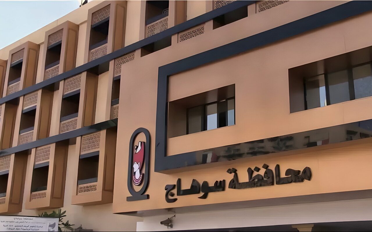 فصل طالب عامًا كاملًا بعد طعنه معلمًا بسوهاج