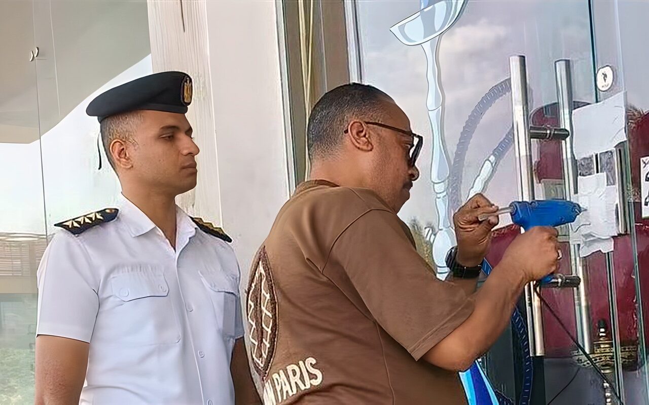 غلق وتشميع كافتيريا بالغردقة لمخالفة شروط الترخيص