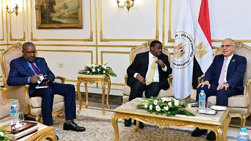 سويلم يبحث مع وزير المياه الأوغندي تعزيز التعاون ومشروعات حوض النيل