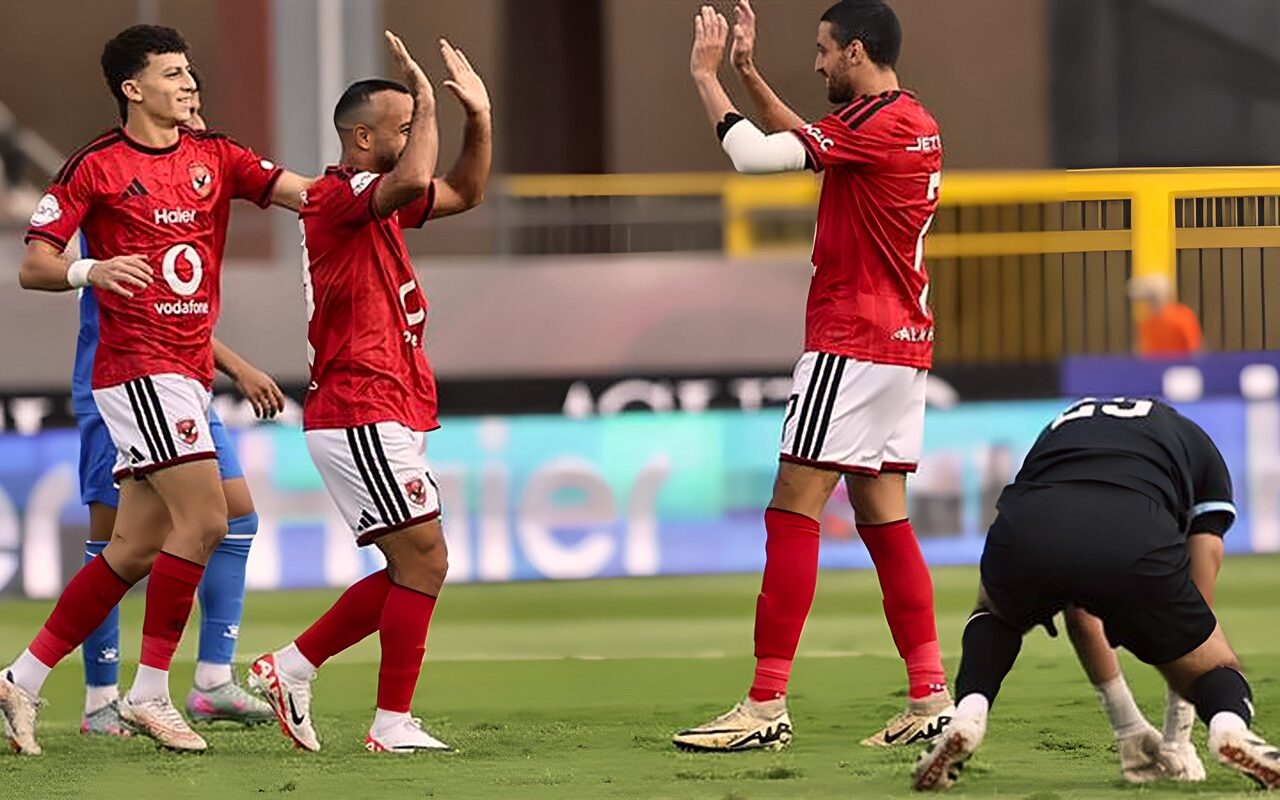 قبل القمة، عموتة يحسم مفاضلة ثنائي الأهلي لشغل الجبهة اليسرى أمام الزمالك