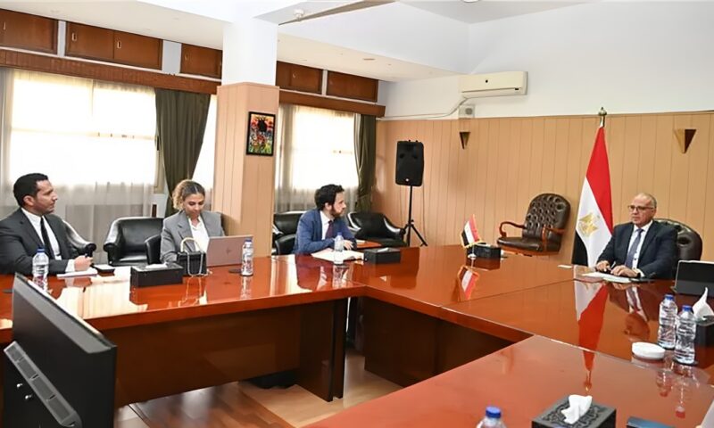 وزير والري يبحث مع نائب رئيس البنك الأوروبي لإعادة الإعمار والتنمية تعزيز التعاون في مجال حماية الشواطئ ومشروعات محطات الرفع
