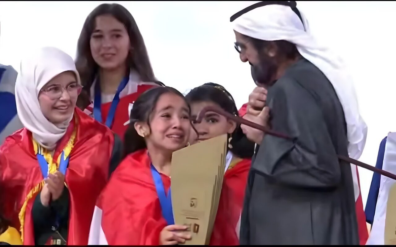وزير التعليم يهنئ الطالبة ميار محمد رجب عثمان لفوزها بلقب بطل تحدي القراءة العربي