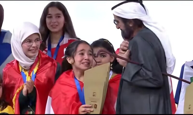 وزير التعليم يهنئ الطالبة ميار محمد رجب عثمان لفوزها بلقب بطل تحدي القراءة العربي